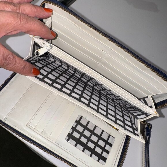 Halogen Brand Blue Wristlet Wallet - Style and Functionality in One! - Picture 4 of 6